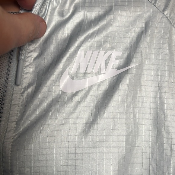 Nike Womens Size Medium Windrunner Track Jacket Pure Platinum/White - Picture 3 of 8
